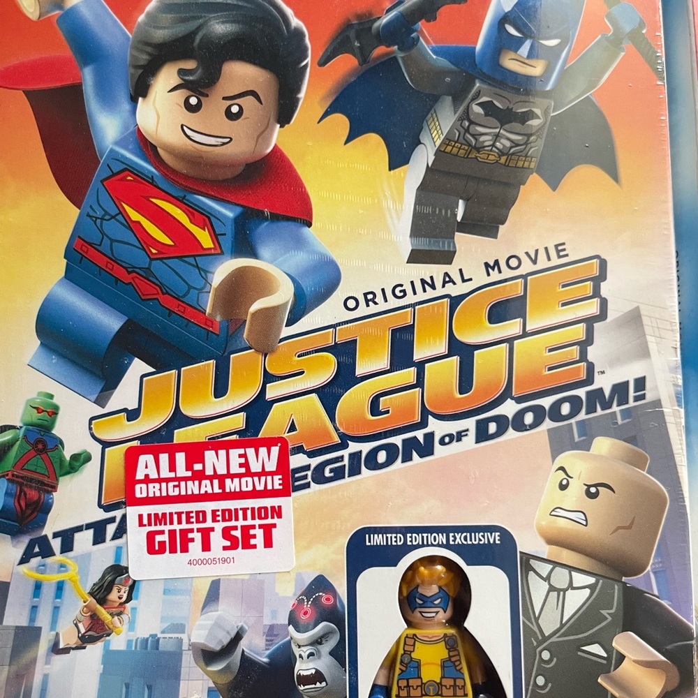 Lego DC Super Heroes: Justice League-Attack of the Legion of Doom! DVD set
